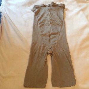 SPANX High waisted midsize short Size E